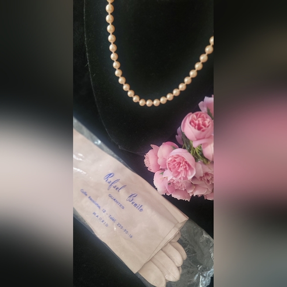 Prestine Vintage "Opera 22- Opera Length Gloves. - Picture 6 of 9